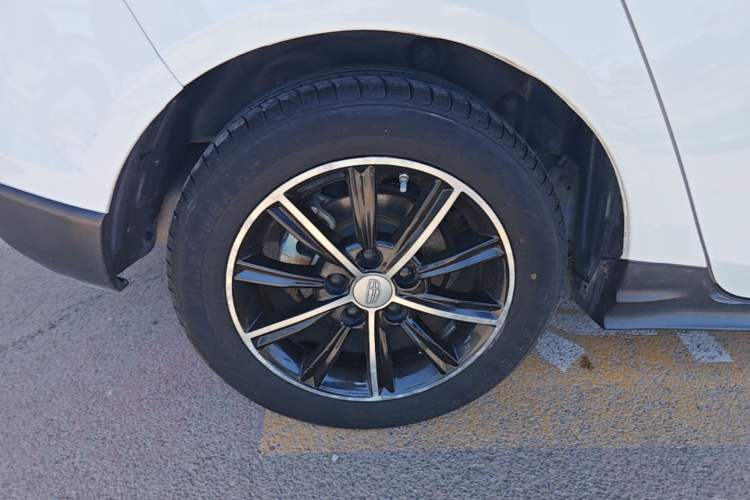 Used Geely Auto Emgrand 2017 Hatchback RS Million Edition 1.5L CVT Upward Version Right Rear Wheel Hub