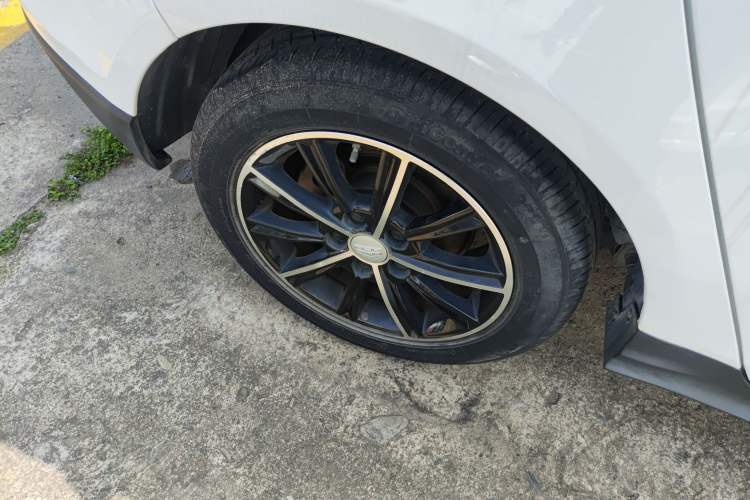 Used Geely Auto Emgrand 2017 Hatchback RS Million Edition 1.5L CVT Upward Version Right Rear Wheel Hub