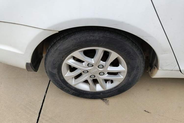Used Geely Auto Emgrand 2017 Sedan Million Edition 1.5L CVT Luxury Model Right Rear Wheel Hub