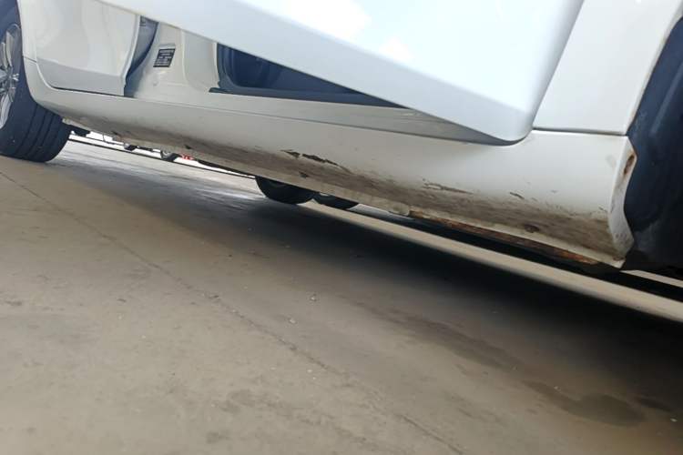 Used Geely Auto Emgrand 2017 Sedan Million Edition 1.5L Manual - Upward Version Right Side Sill