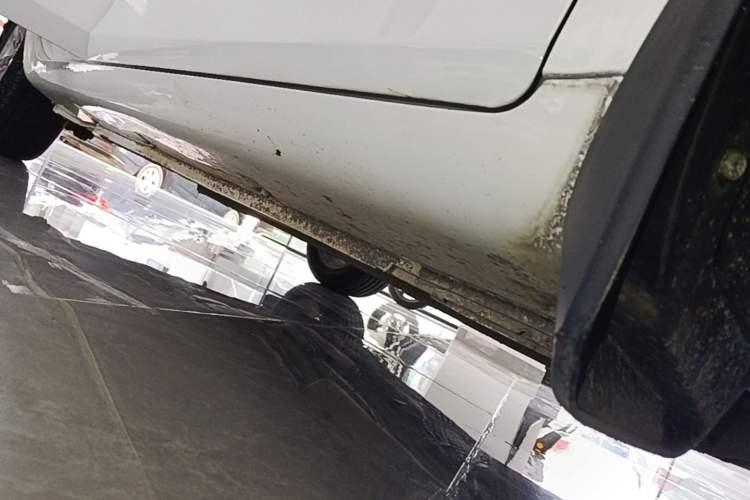Used Geely Auto Emgrand 2017 Sedan Million Edition 1.5L CVT Upward Connectivity Version Right Side Sill
