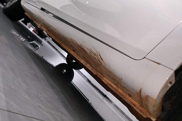 Used Geely Auto Emgrand 2017 Sedan Million Edition 1.5L Manual Upward Connect Version Right Side Sill