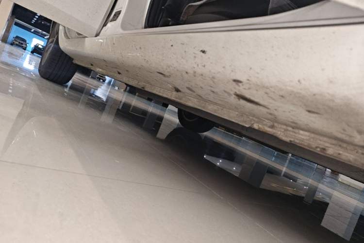 Used Geely Auto Emgrand 2017 Sedan Million Edition 1.5L Manual - Upward Version Right Side Sill