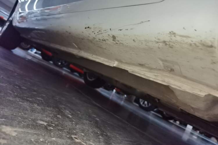 Used Geely Auto Emgrand 2017 Sedan Million Edition 1.5L CVT Luxury Model Right Side Sill