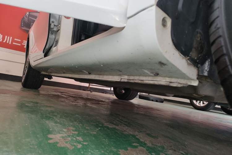 Used Geely Auto Emgrand 2017 Sedan Million Edition 1.5L Manual - Upward Version Right Side Sill