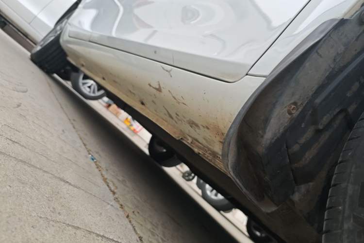 Used Geely Auto Emgrand 2017 Sedan Million Edition 1.5L CVT Upward Version Right Side Sill