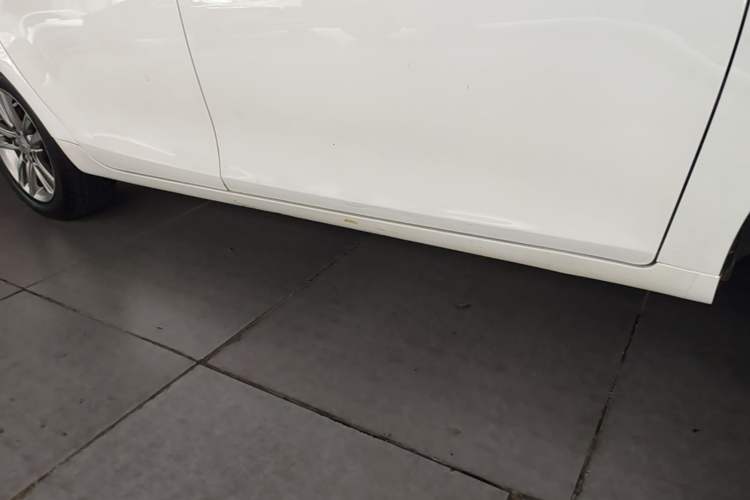 Used Geely Auto Emgrand 2017 Sedan Million Edition 1.5L CVT Upward Version Right Side Sill