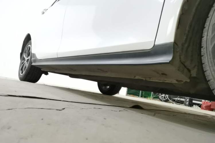 Used Geely Auto Emgrand 2017 Hatchback RS Million Edition 1.5L CVT Upward Version Right Side Sill