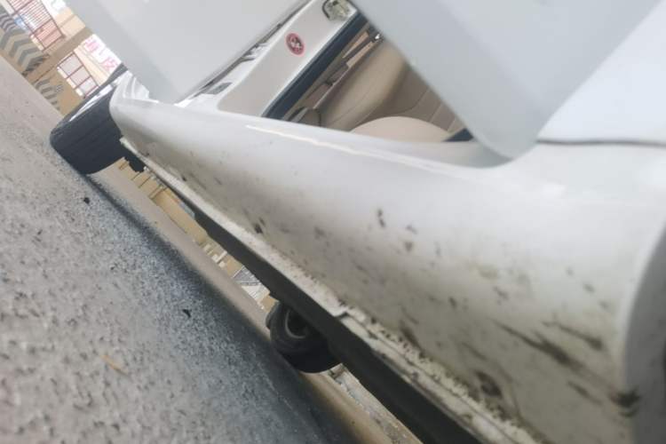 Used Geely Auto Emgrand 2017 Sedan Million Edition 1.5L CVT Luxury Model Right Side Sill