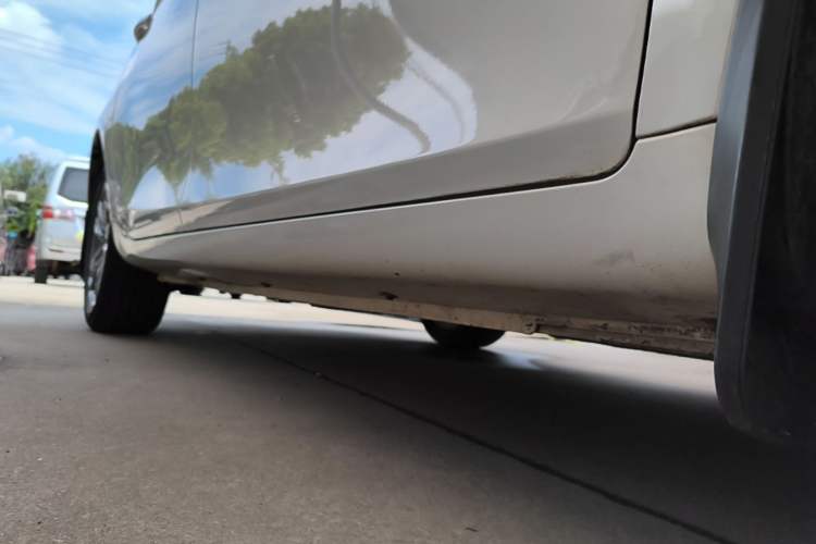 Used Geely Auto Emgrand 2017 Sedan Million Edition 1.5L Manual - Upward Version Right Side Sill