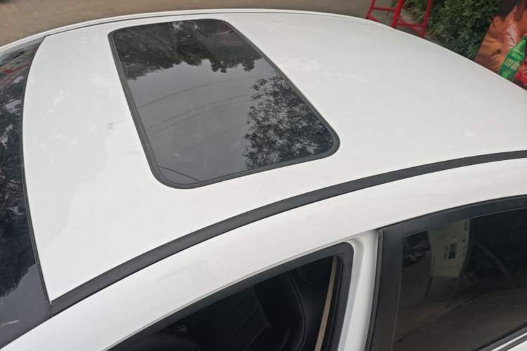Used Geely Auto Emgrand 2017 Sedan Million Edition 1.5L Manual Upward Connect Version Roof