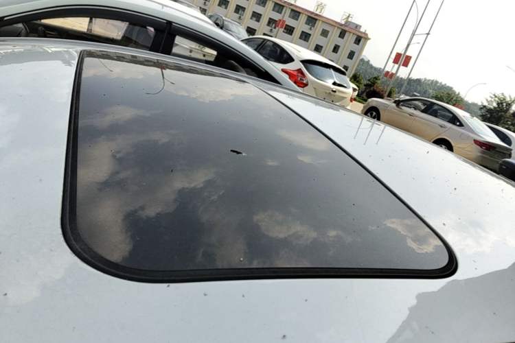 Used Geely Auto Emgrand 2017 Sedan Million Edition 1.5L CVT Upward Version Roof