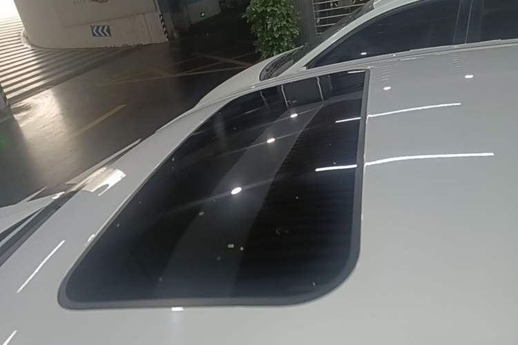Used Geely Auto Emgrand 2017 Sedan Million Edition 1.5L CVT Upward Version Roof