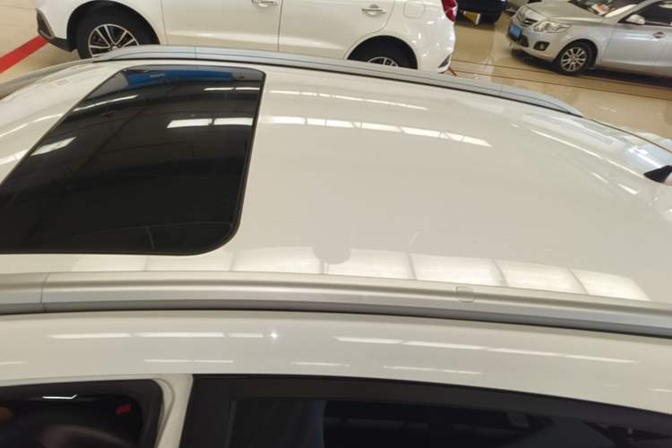 Used Geely Auto Emgrand 2017 Hatchback RS Million Edition 1.5L CVT Upward Version Roof