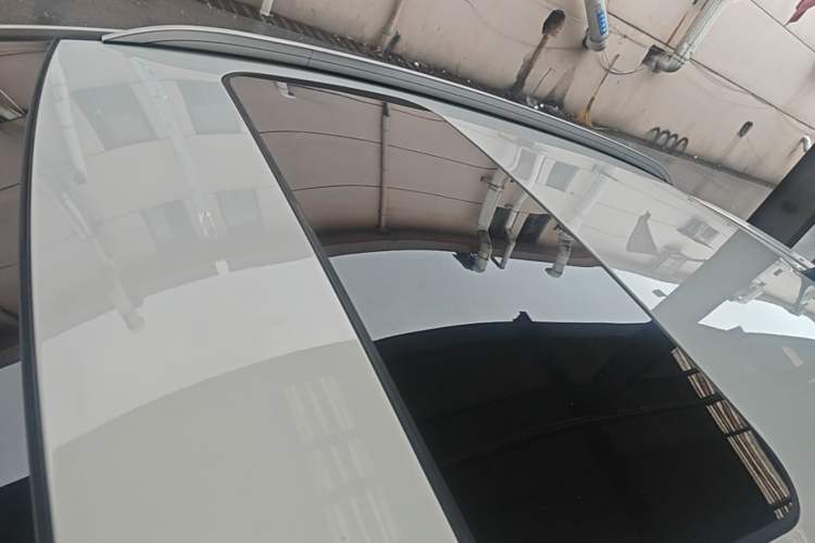 Used Geely Auto Emgrand 2017 Hatchback RS Million Edition 1.5L CVT Upward Version Roof