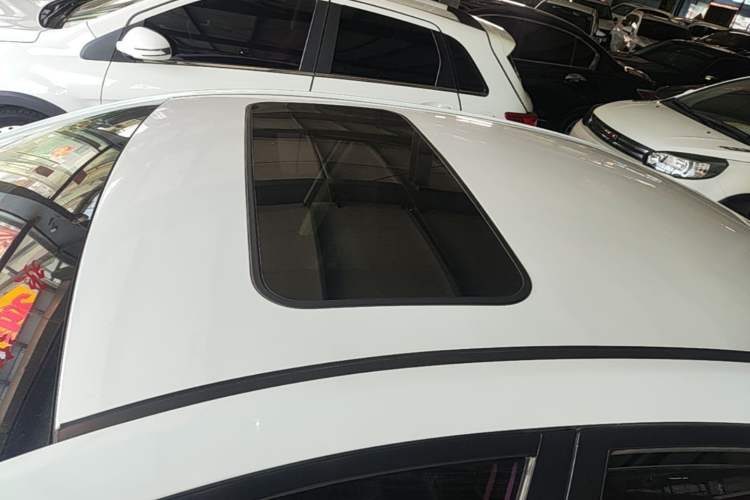 Used Geely Auto Emgrand 2017 Sedan Million Edition 1.5L Manual - Upward Version Roof