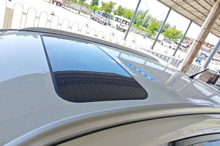 Used Geely Auto Emgrand 2017 Hatchback RS Million Edition 1.5L CVT Upward Version Roof