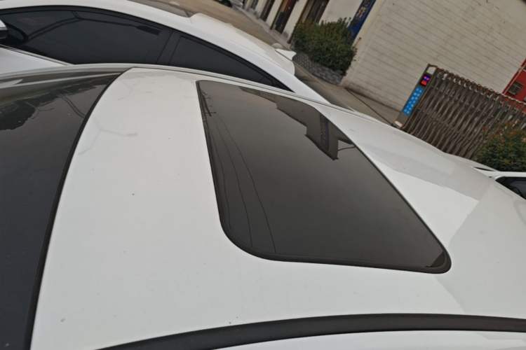 Used Geely Auto Emgrand 2017 Sedan Million Edition 1.5L CVT Upward Version Roof