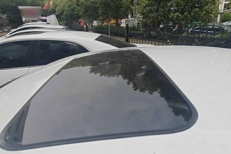 Used Geely Auto Emgrand 2017 Sedan Million Edition 1.3T CVT Prestige Model Roof