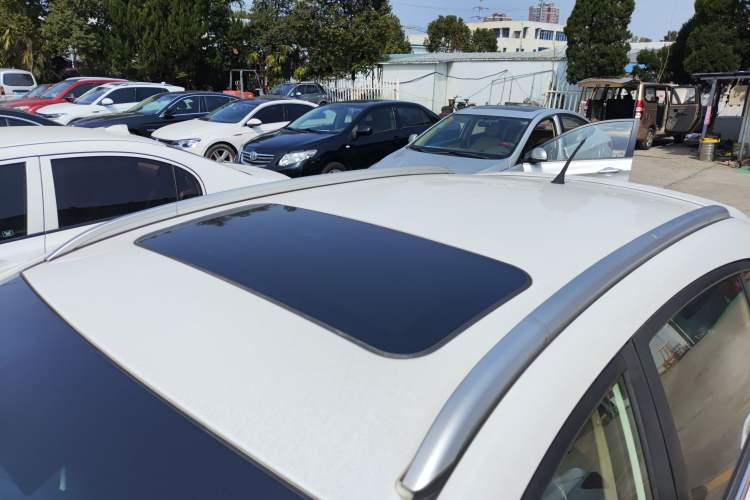 Used Geely Auto Emgrand 2017 Hatchback RS Million Edition 1.5L CVT Upward Version Roof