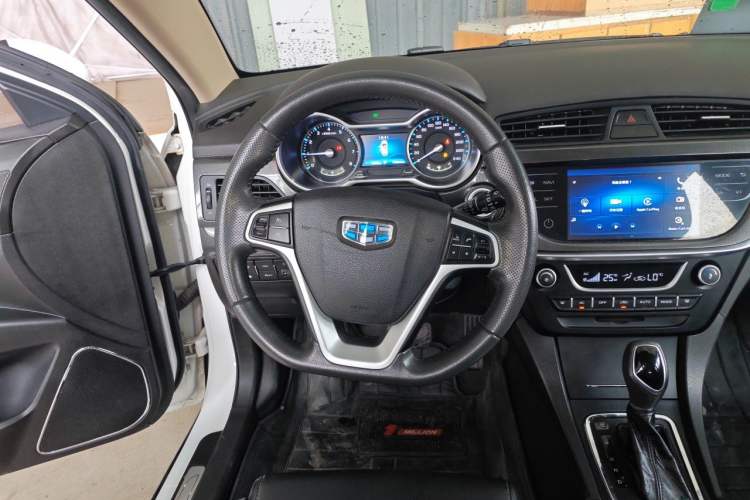 Used Geely Auto Emgrand 2017 Hatchback RS Million Edition 1.5L CVT Upward Version Steering Wheel