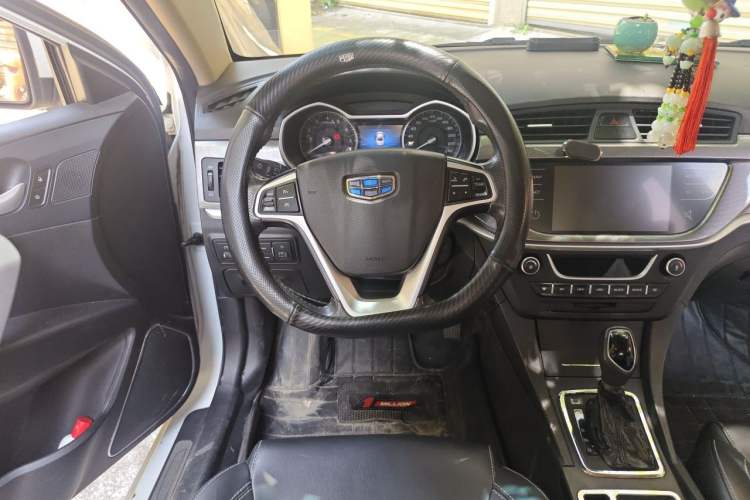 Used Geely Auto Emgrand 2017 Sedan Million Edition 1.5L CVT Upward Version Steering Wheel