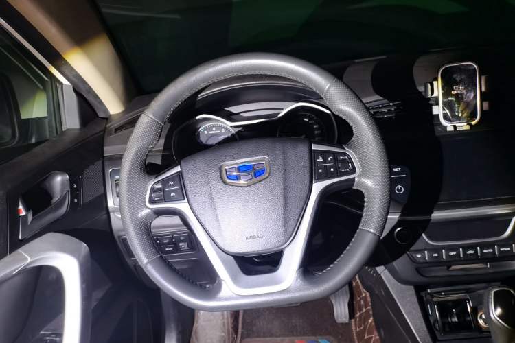 Used Geely Auto Emgrand 2017 Sedan Million Edition 1.5L CVT Upward Version Steering Wheel