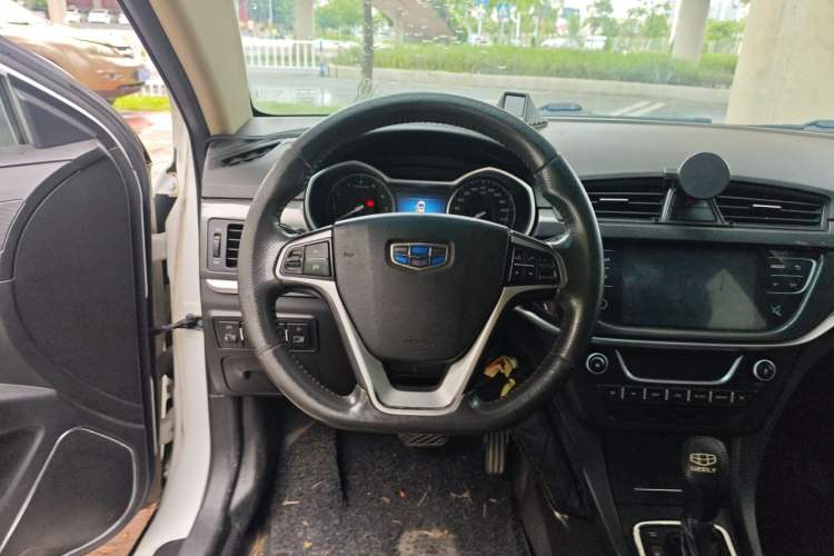 Used Geely Auto Emgrand 2017 Hatchback RS Million Edition 1.5L CVT Upward Version Steering Wheel