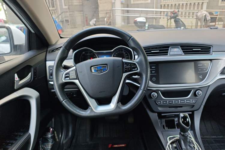 Used Geely Auto Emgrand 2017 Sedan Million Edition 1.5L CVT Upward Version Steering Wheel