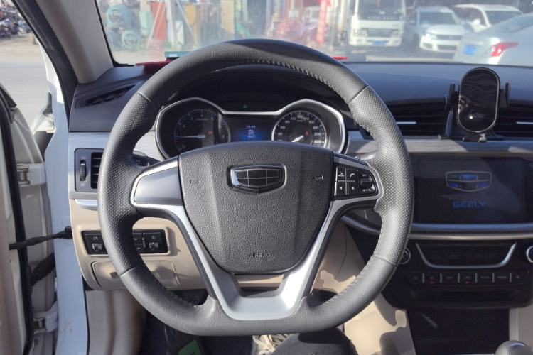 Used Geely Auto Emgrand 2017 Sedan Million Edition 1.5L Manual Luxury Model Steering Wheel