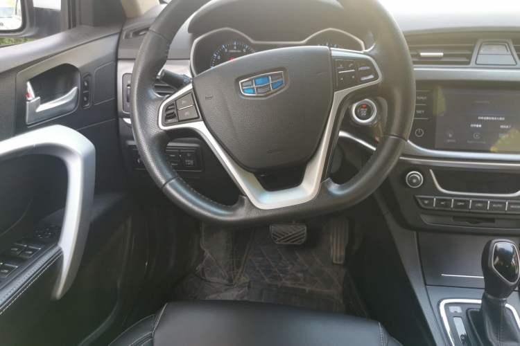 Used Geely Auto Emgrand 2017 Sedan Million Edition 1.5L CVT Upward Version Steering Wheel