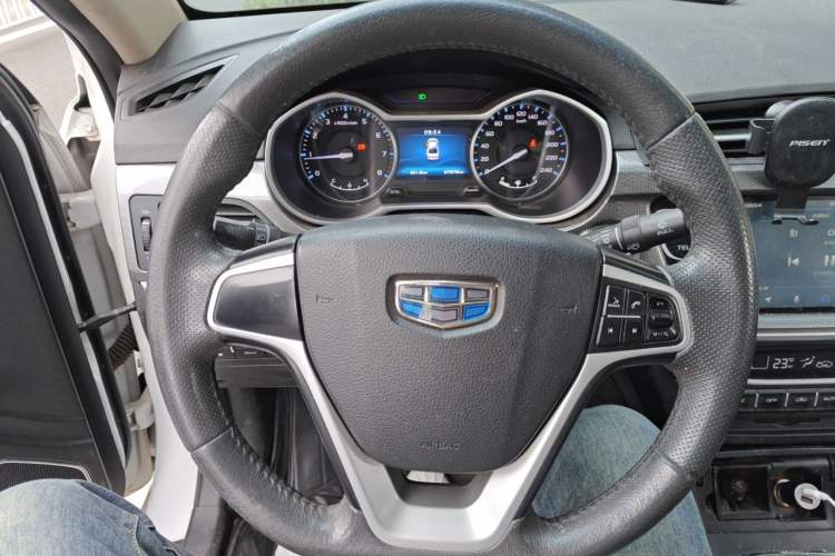 Used Geely Auto Emgrand 2017 Sedan Million Edition 1.5L Manual Upward Connect Version Steering Wheel