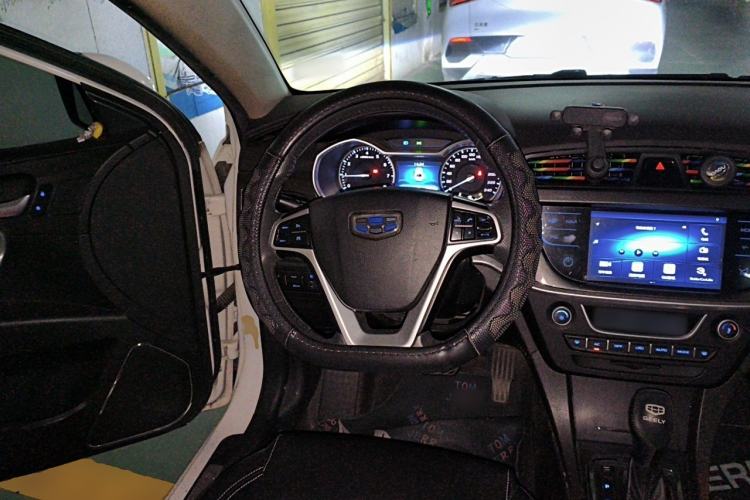 Used Geely Auto Emgrand 2017 Sedan Million Edition 1.5L CVT Upward Version Steering Wheel
