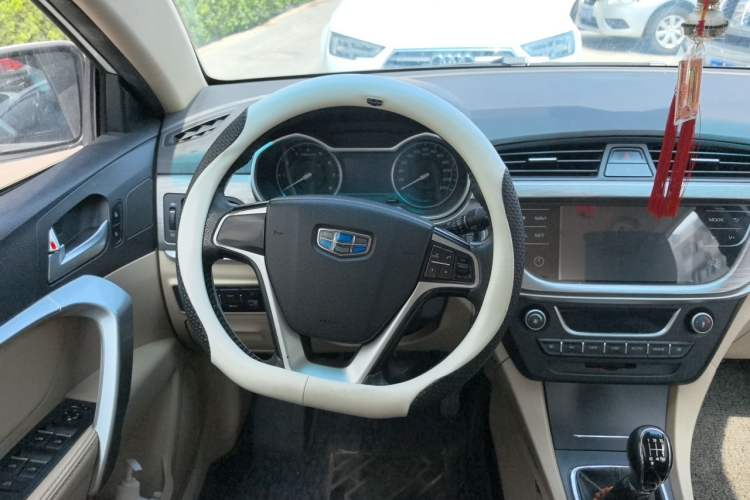 Used Geely Auto Emgrand 2017 Sedan Million Edition 1.5L Manual Luxury Model Steering Wheel