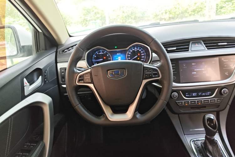 Used Geely Auto Emgrand 2017 Sedan Million Edition 1.5L CVT Upward Version Steering Wheel