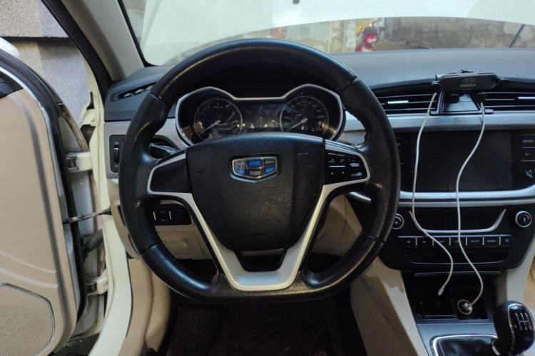 Used Geely Auto Emgrand 2017 Sedan Million Edition 1.5L Manual Luxury Model Steering Wheel