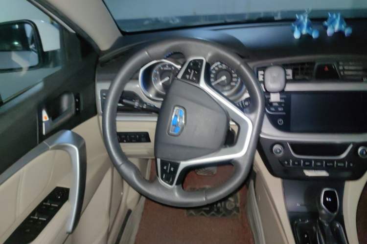 Used Geely Auto Emgrand 2017 Sedan Million Edition 1.5L CVT Luxury Model Steering Wheel