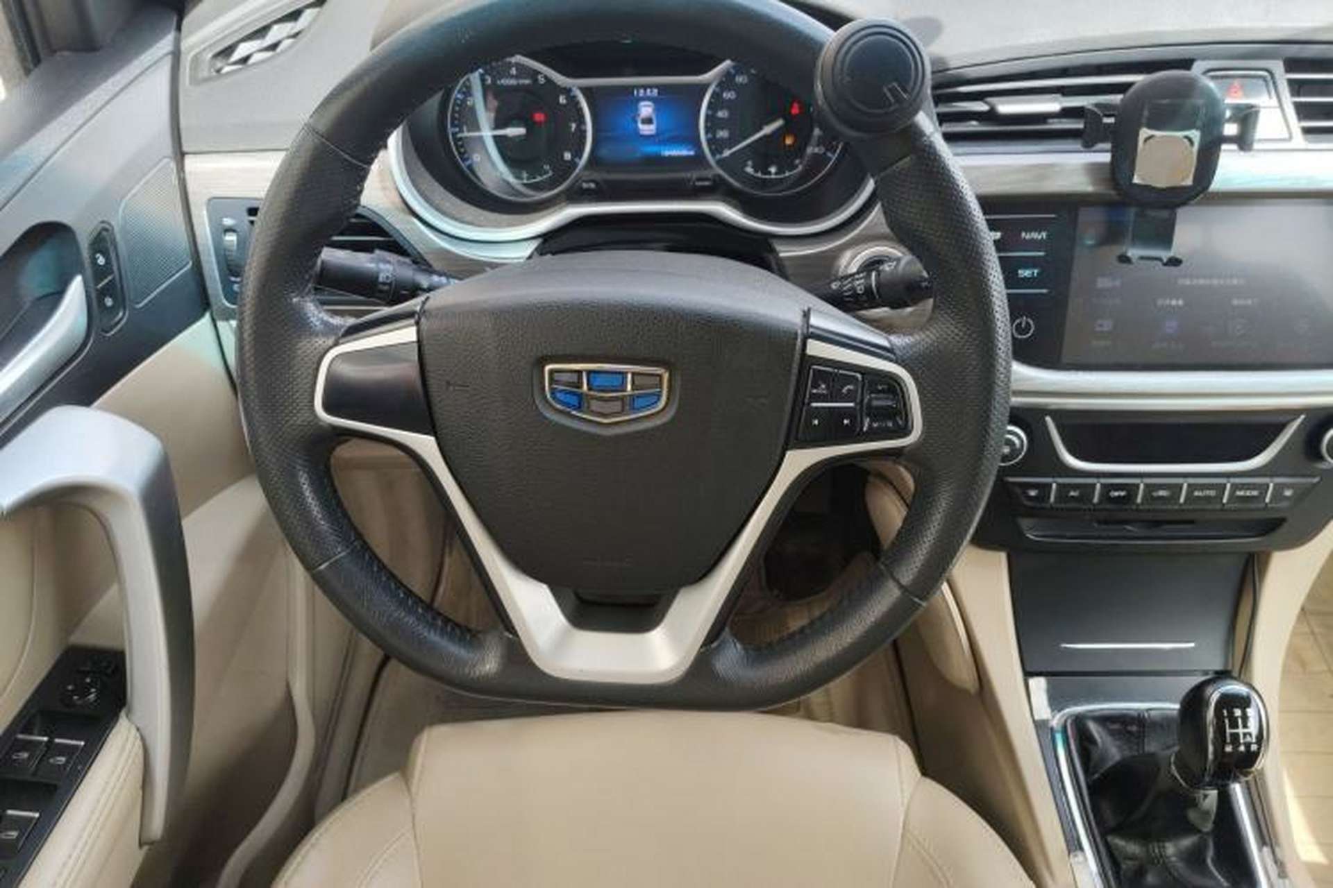 Used Geely Auto Emgrand 2017 Sedan Million Edition 1.5L Manual Luxury Model Steering Wheel