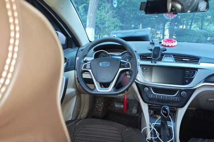 Used Geely Auto Emgrand 2017 Sedan Million Edition 1.5L CVT Luxury Model Steering Wheel