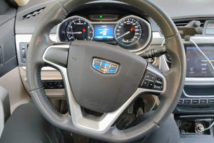 Used Geely Auto Emgrand 2017 Sedan Million Edition 1.5L Manual Luxury Model Steering Wheel