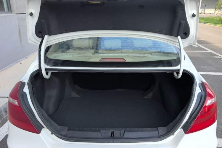 Used Geely Auto Emgrand 2017 Sedan Million Edition 1.5L CVT Luxury Model Trunk