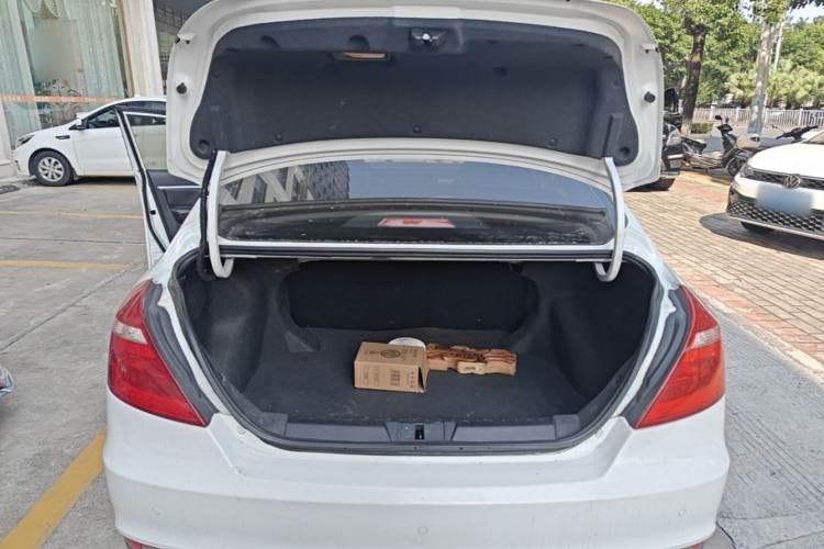 Used Geely Auto Emgrand 2017 Sedan Million Edition 1.5L Manual Upward Connect Version Trunk