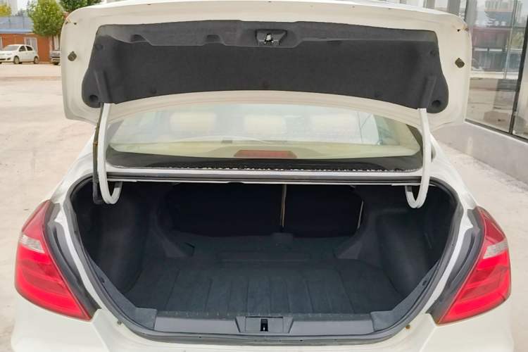 Used Geely Auto Emgrand 2017 Sedan Million Edition 1.5L Manual Luxury Model Trunk