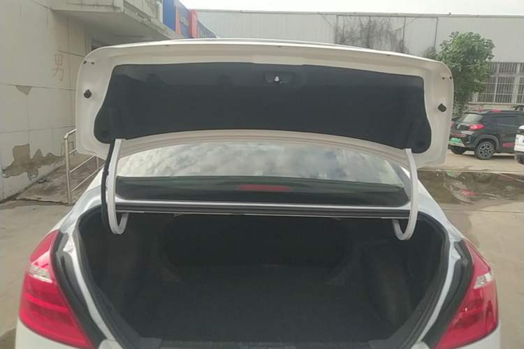 Used Geely Auto Emgrand 2017 Sedan Million Edition 1.5L CVT Upward Connectivity Version Trunk