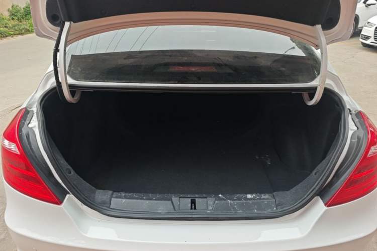 Used Geely Auto Emgrand 2017 Sedan Million Edition 1.5L Manual Upward Connect Version Trunk