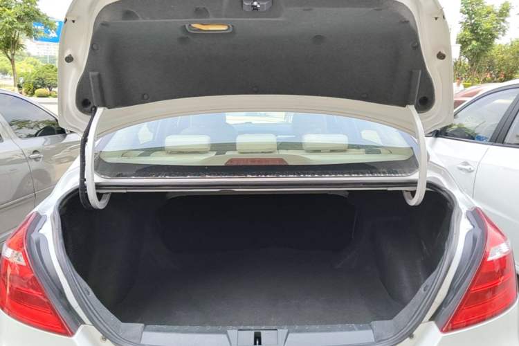 Used Geely Auto Emgrand 2017 Sedan Million Edition 1.5L Manual Luxury Model Trunk
