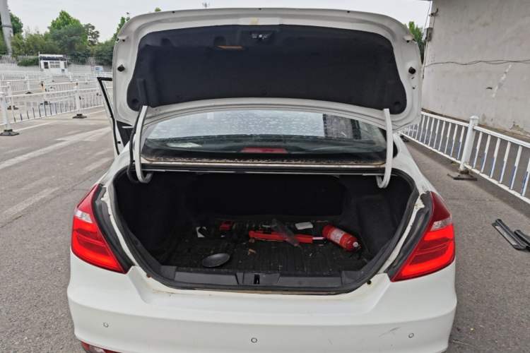Used Geely Auto Emgrand 2017 Sedan Million Edition 1.5L Manual - Upward Version Trunk