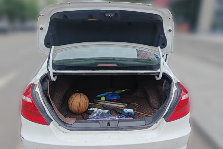 Used Geely Auto Emgrand 2017 Sedan Million Edition 1.5L Manual Upward Connect Version Trunk
