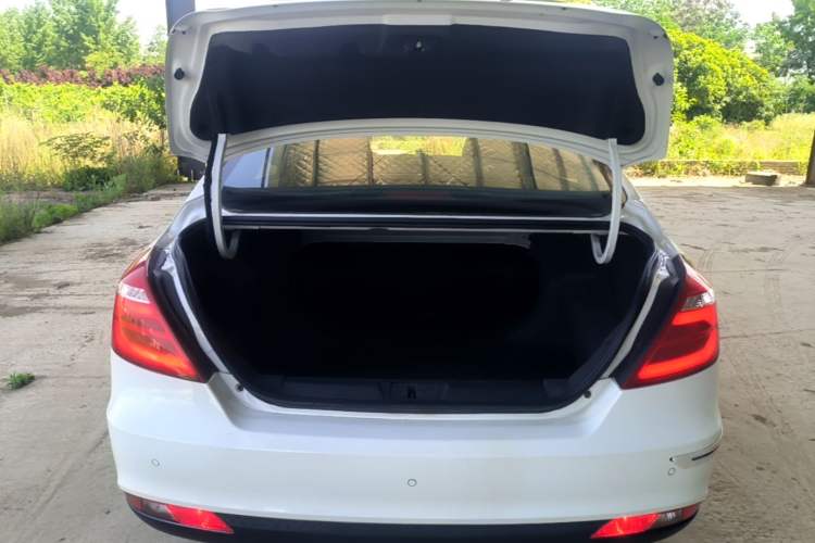Used Geely Auto Emgrand 2017 Sedan Million Edition 1.5L Manual - Upward Version Trunk