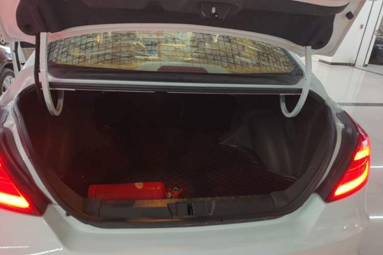 Used Geely Auto Emgrand 2017 Sedan Million Edition 1.5L CVT Luxury Model Trunk